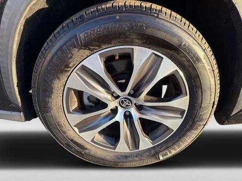 Used 2022 Toyota Highlander XLE image 10