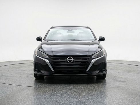 Used 2025 Nissan Altima 2.5 SV FWD image 2