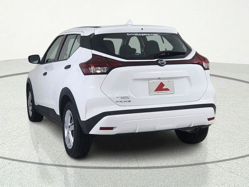 Used 2022 Nissan Kicks S FWD image 4