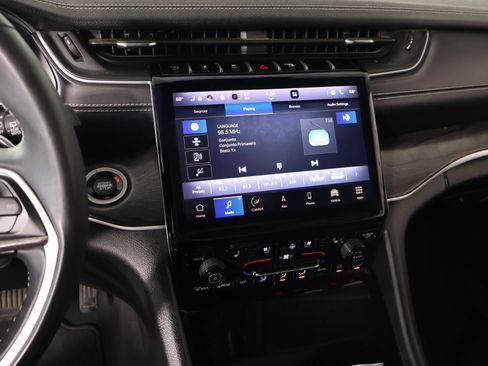 Used 2023 Jeep Grand Cherokee L Limited w/ Luxury Tech Group II image 5