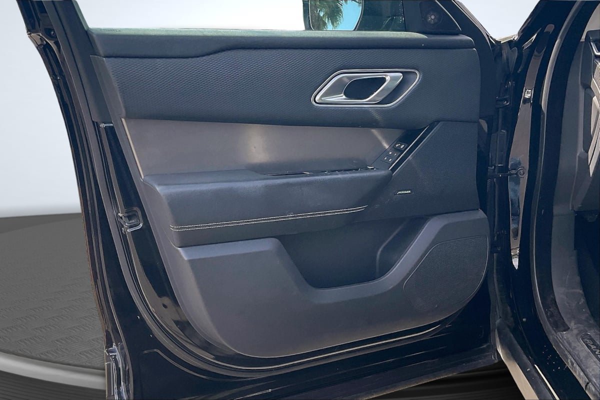 Used 2019 Land Rover Range Rover Velar S AWD/4WD image 23