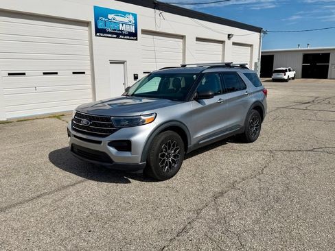 Used 2021 Ford Explorer XLT AWD/4WD image 8