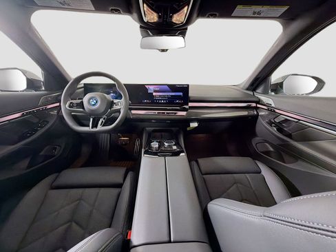 New 2026 BMW i5 eDrive40 w/ M Sport Package AWD/4WD image 9