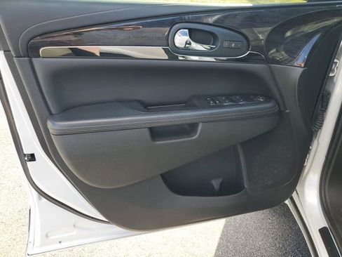 Used 2017 Buick Enclave Leather image 8