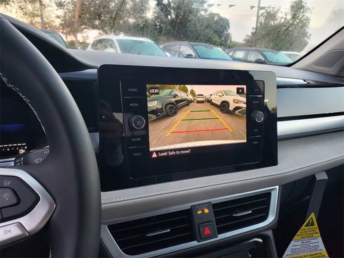 New 2025 Volkswagen Taos SE image 11