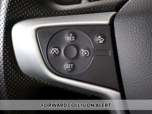 Used 2024 GMC Terrain SLE image 4