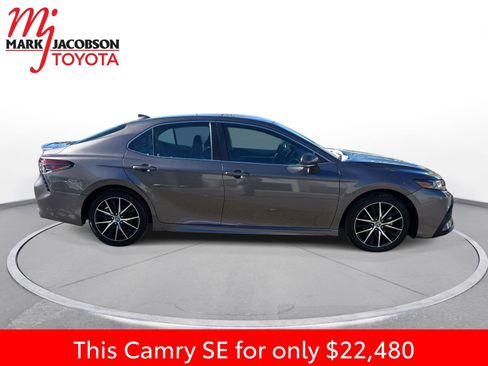 Used 2024 Toyota Camry SE image 7