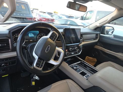 Used 2024 Ford Expedition Limited image 6