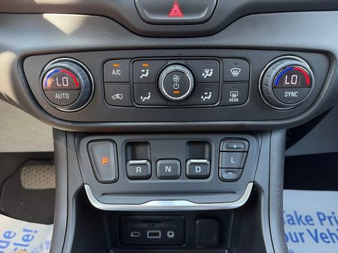 Used 2019 GMC Terrain SLT w/ Preferred Package AWD/4WD image 13