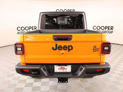 Used 2025 Jeep Gladiator Sport AWD/4WD image 21