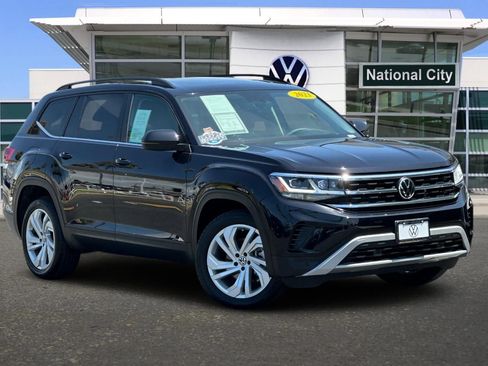 Used 2023 Volkswagen Atlas SE w/ Panoramic Sunroof Package FWD image 2