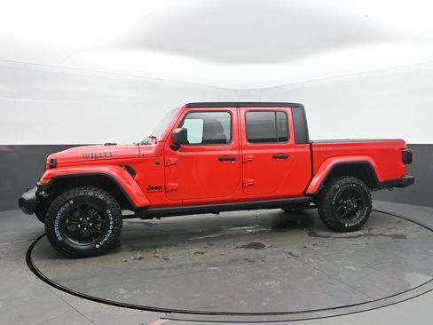 Used 2024 Jeep Gladiator Sport image 2