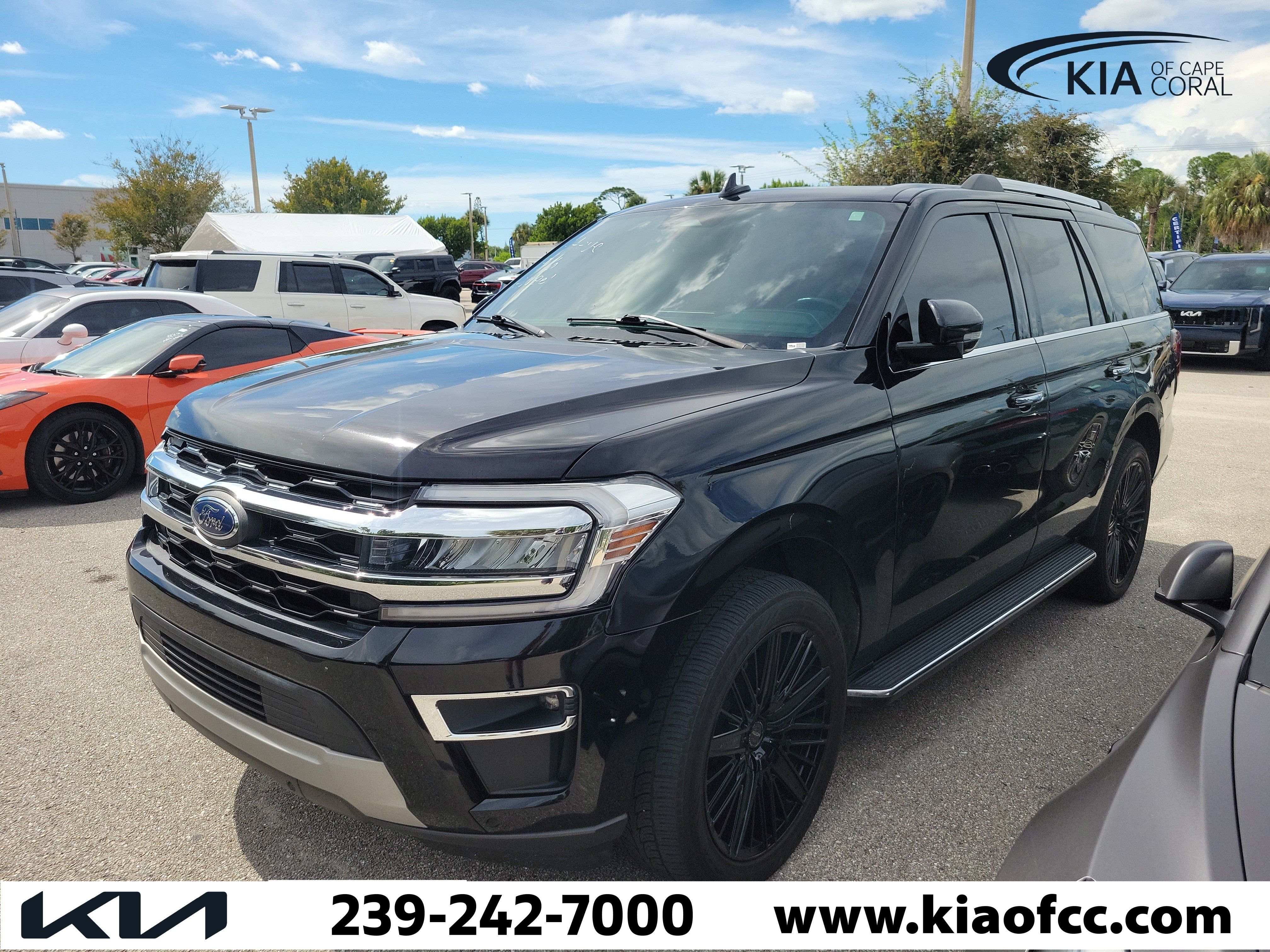 Used 2023 Ford Expedition Limited RWD image 3