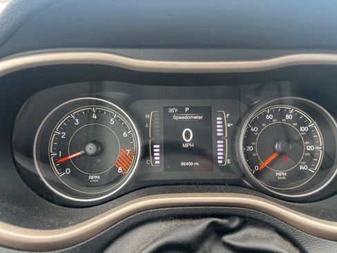 Used 2015 Jeep Cherokee Latitude w/ Comfort/Convenience Group image 11