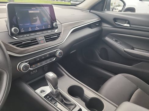 Used 2025 Nissan Altima 2.5 SV FWD image 22