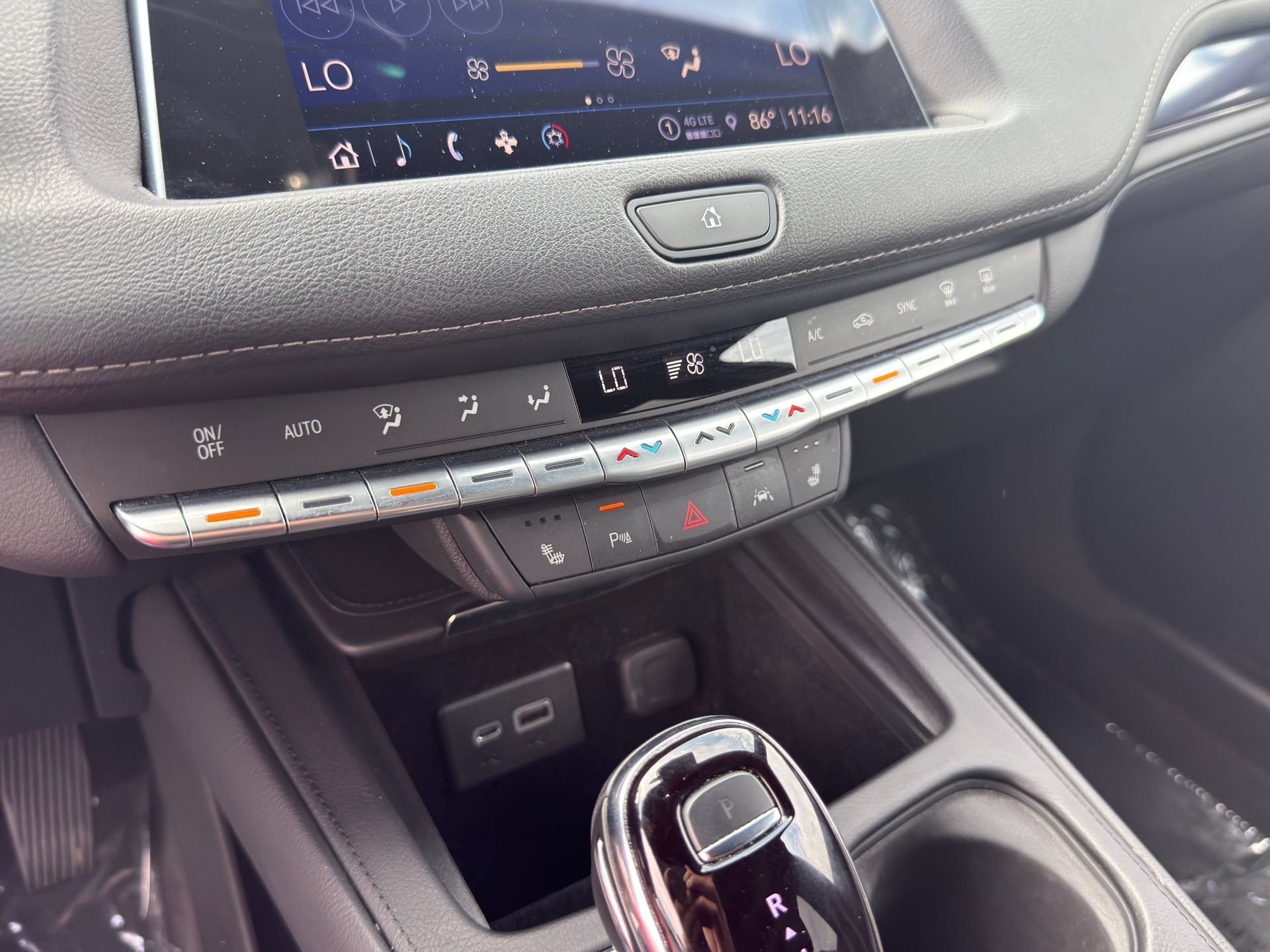 Used 2023 Cadillac XT4 Luxury w/ Cold Weather Package FWD image 18