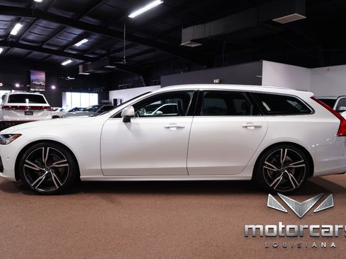 Used 2019 Volvo V90 T5 R-Design image 4