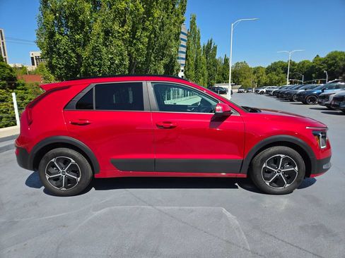 Certified 2025 Kia Niro EX FWD image 2