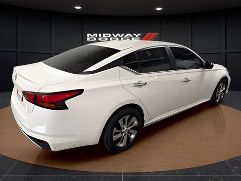 Used 2025 Nissan Altima 2.5 S FWD image 4