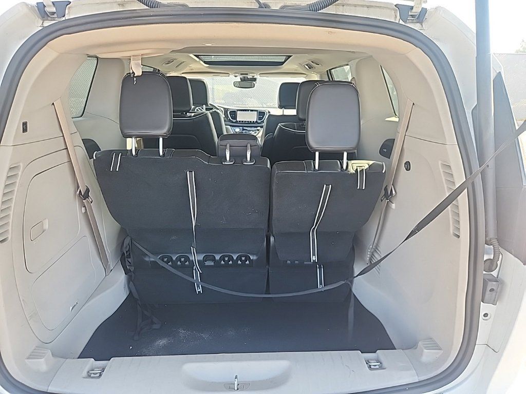 Used 2023 Chrysler Pacifica Limited FWD image 17