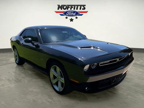 Used 2017 Dodge Challenger R/T RWD image 7