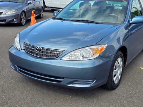 Used 2004 Toyota Camry FWD image 4