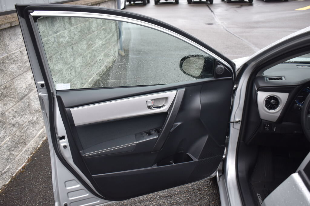 Used 2017 Toyota Corolla LE FWD image 17