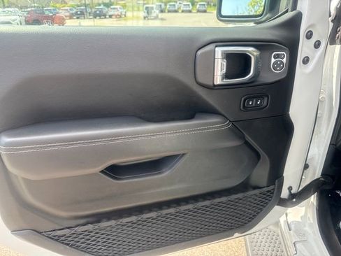 Used 2022 Jeep Wrangler Unlimited Sahara w/ Cold Weather Group image 9