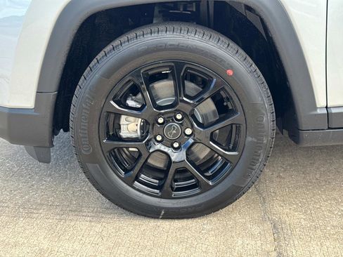 New 2026 Jeep Compass Latitude image 10