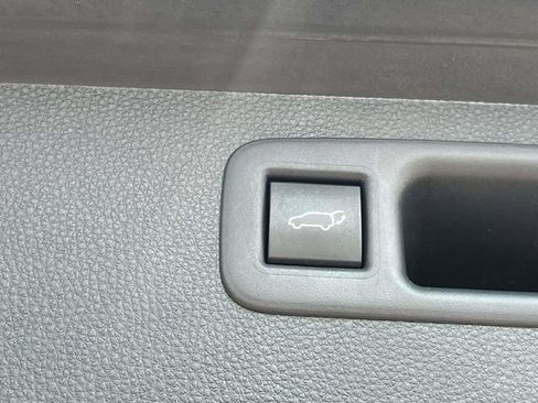 Used 2021 Toyota Highlander XLE AWD/4WD image 23