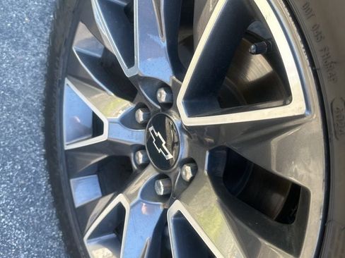 Used 2021 Chevrolet Tahoe Z71 w/ Z71 Signature Package image 9