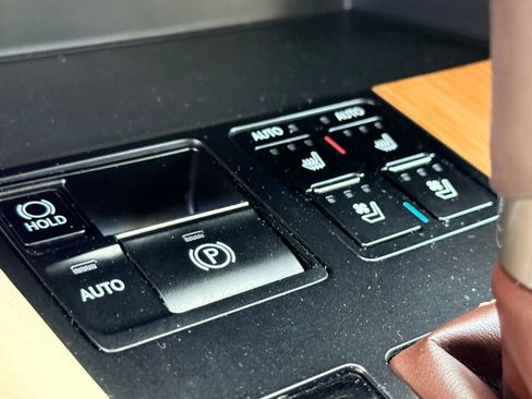 Used 2018 Lexus RX 350L w/ Premium Package image 8