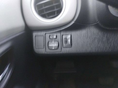 Used 2014 Toyota Yaris LE image 28