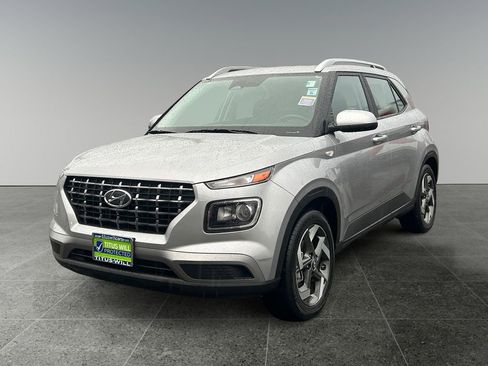 Used 2025 Hyundai Venue SEL image 3