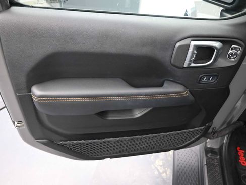 Used 2022 Jeep Gladiator Overland AWD/4WD image 12
