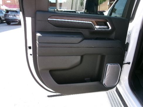 Used 2024 Chevrolet Silverado 2500 High Country w/ High Country Premium Package AWD/4WD image 18