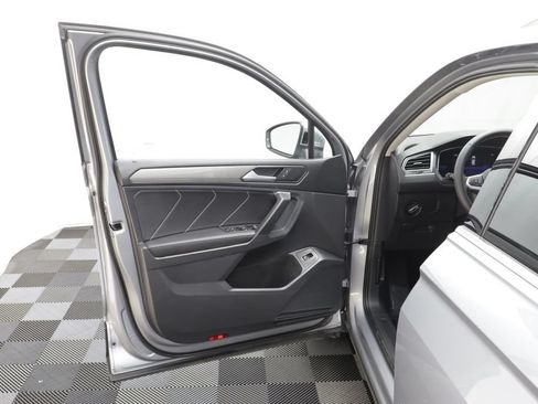 Used 2022 Volkswagen Tiguan SE AWD/4WD image 5