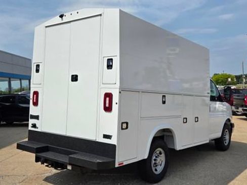 New 2026 Chevrolet Express 3500 w/ Power Convenience Package RWD image 5
