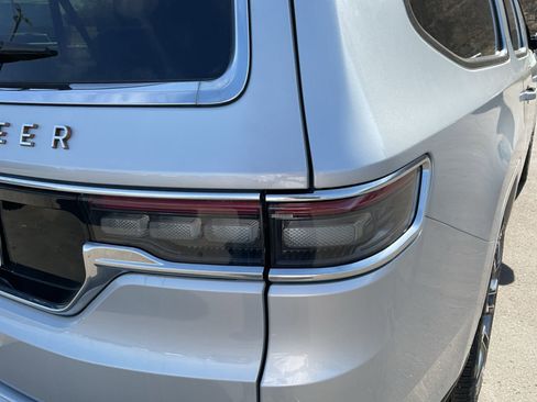 Used 2025 Jeep Grand Wagoneer L Series III image 25