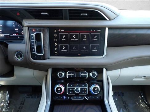 Used 2023 GMC Yukon XL Denali AWD/4WD image 18