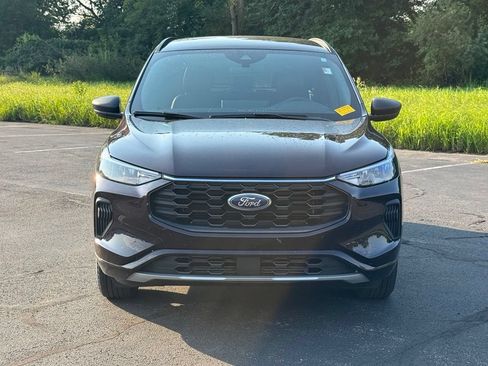 Used 2023 Ford Escape ST-Line w/ Tech Pack #1 AWD/4WD image 2