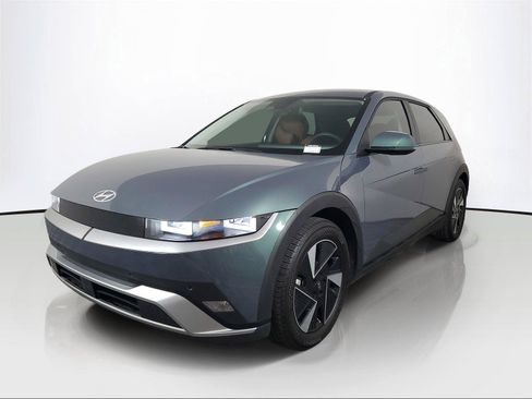 Used 2025 Hyundai Ioniq 5 SE RWD image 3
