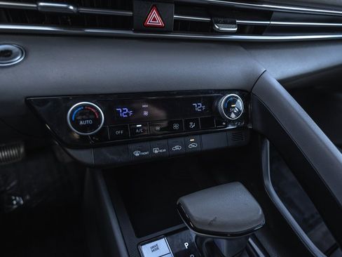 Used 2021 Hyundai Elantra SEL image 19