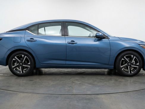 Used 2025 Nissan Sentra SV FWD image 11