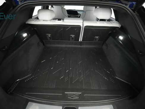 Used 2024 Cadillac Lyriq Luxury RWD image 8