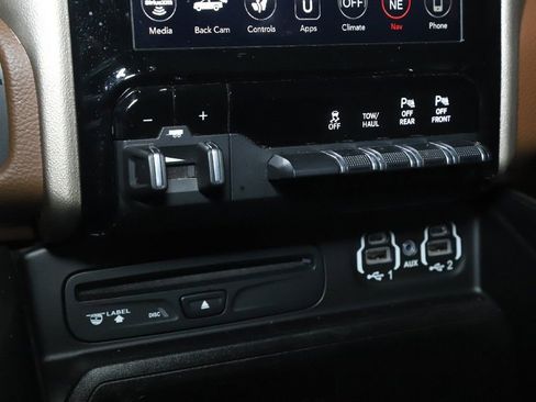 Used 2019 RAM 1500 Laramie image 32