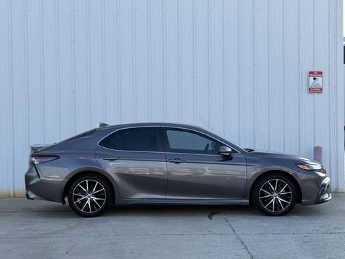 Used 2023 Toyota Camry SE w/ Convenience Package image 3