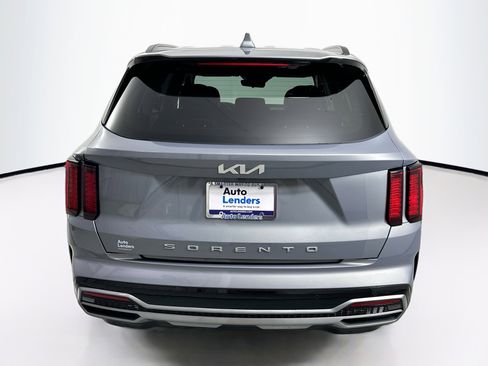 Used 2022 Kia Sorento S image 6