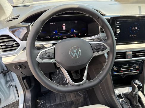 New 2026 Volkswagen Taos SE AWD/4WD image 13