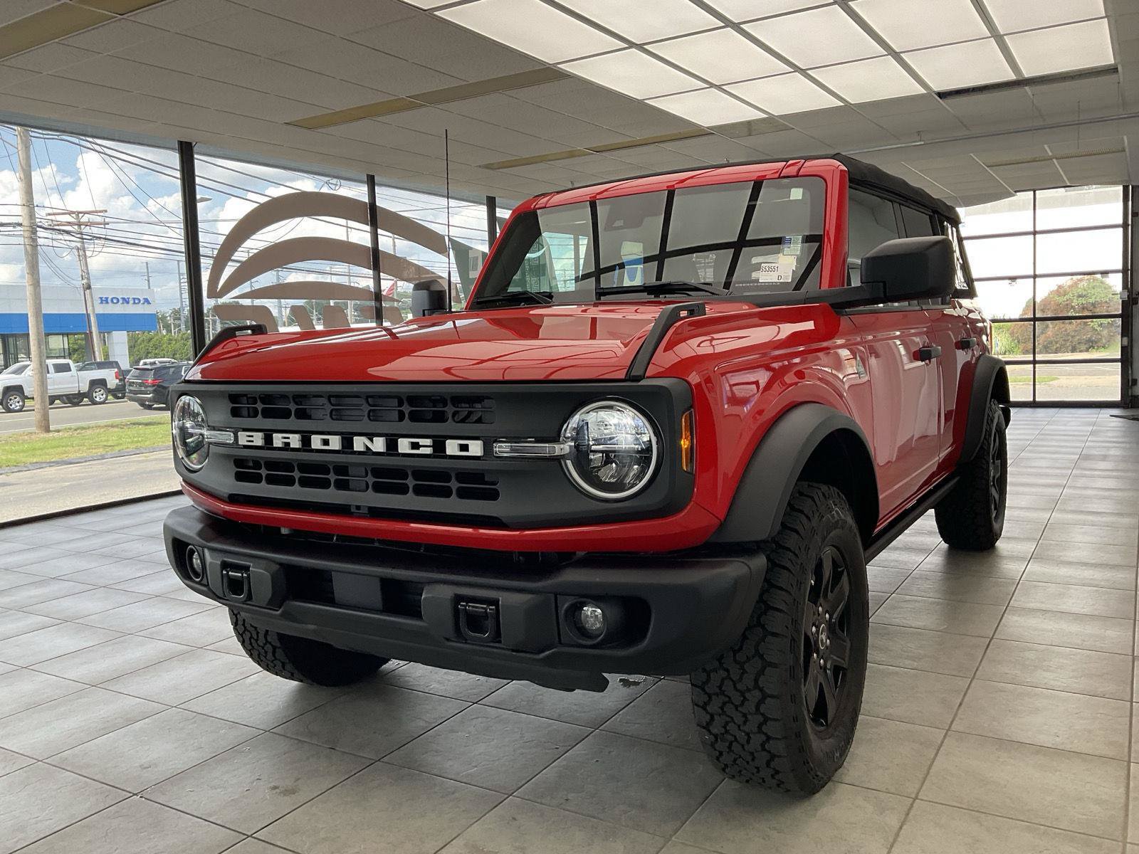 Used 2024 Ford Bronco Black Diamond AWD/4WD image 3